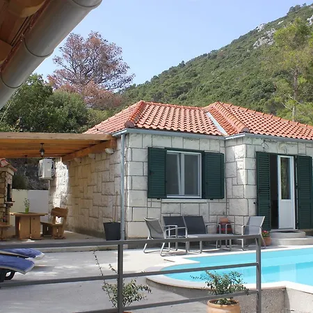 House Ana Sobra