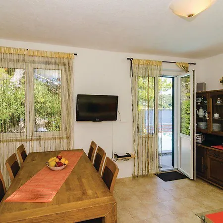 House Ana Sobra